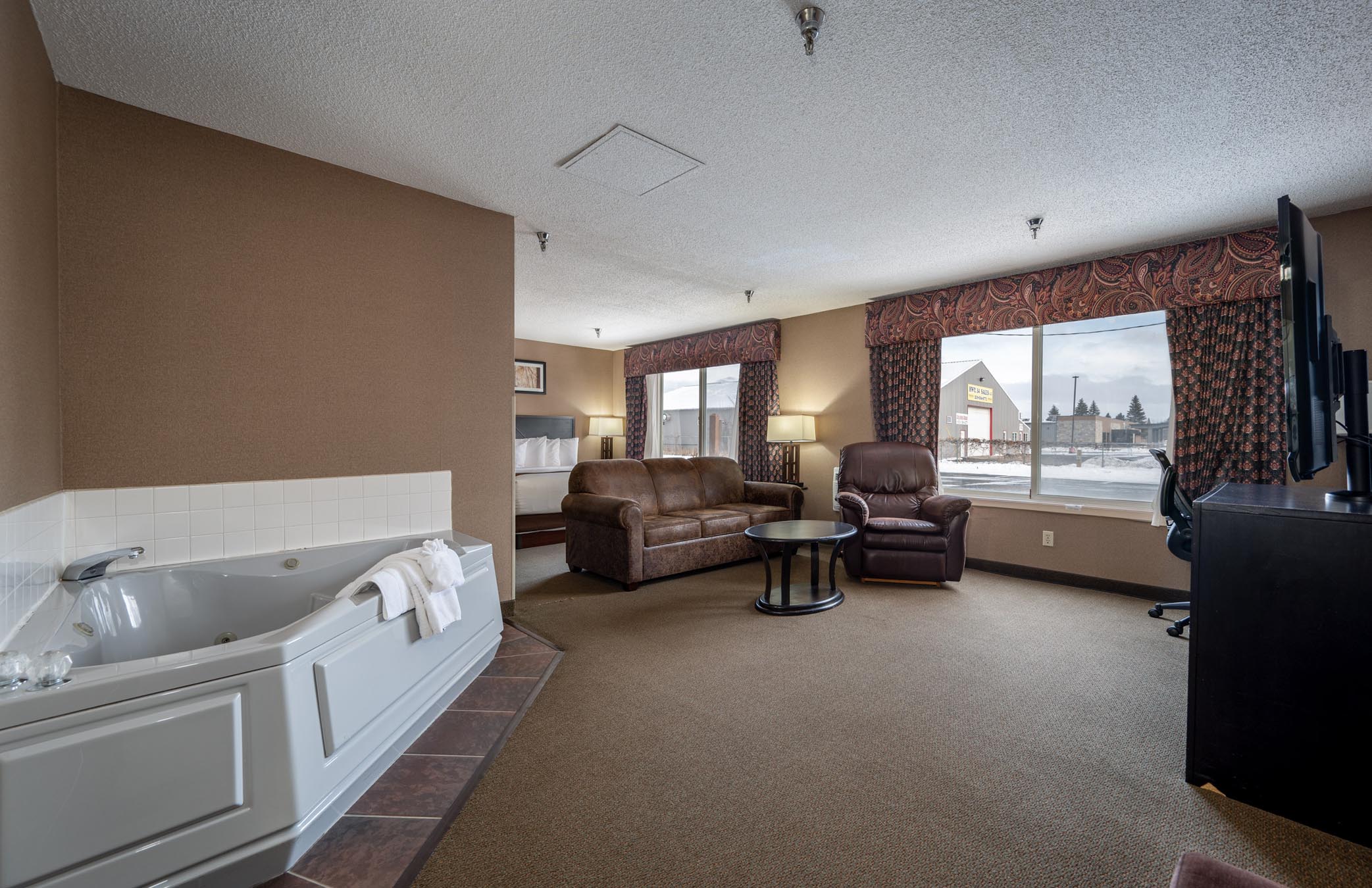 King Jacuzzi Suite guest room