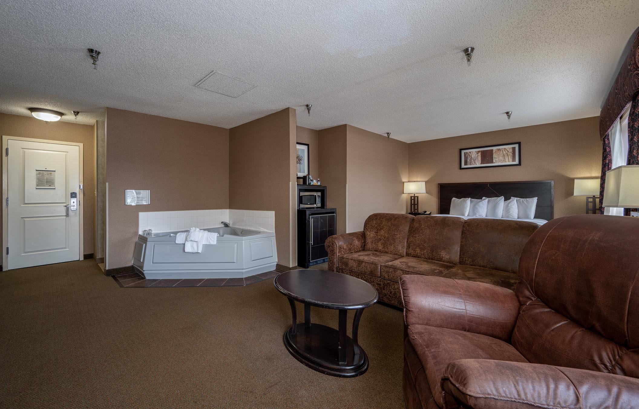 King Jacuzzi Suite guest room