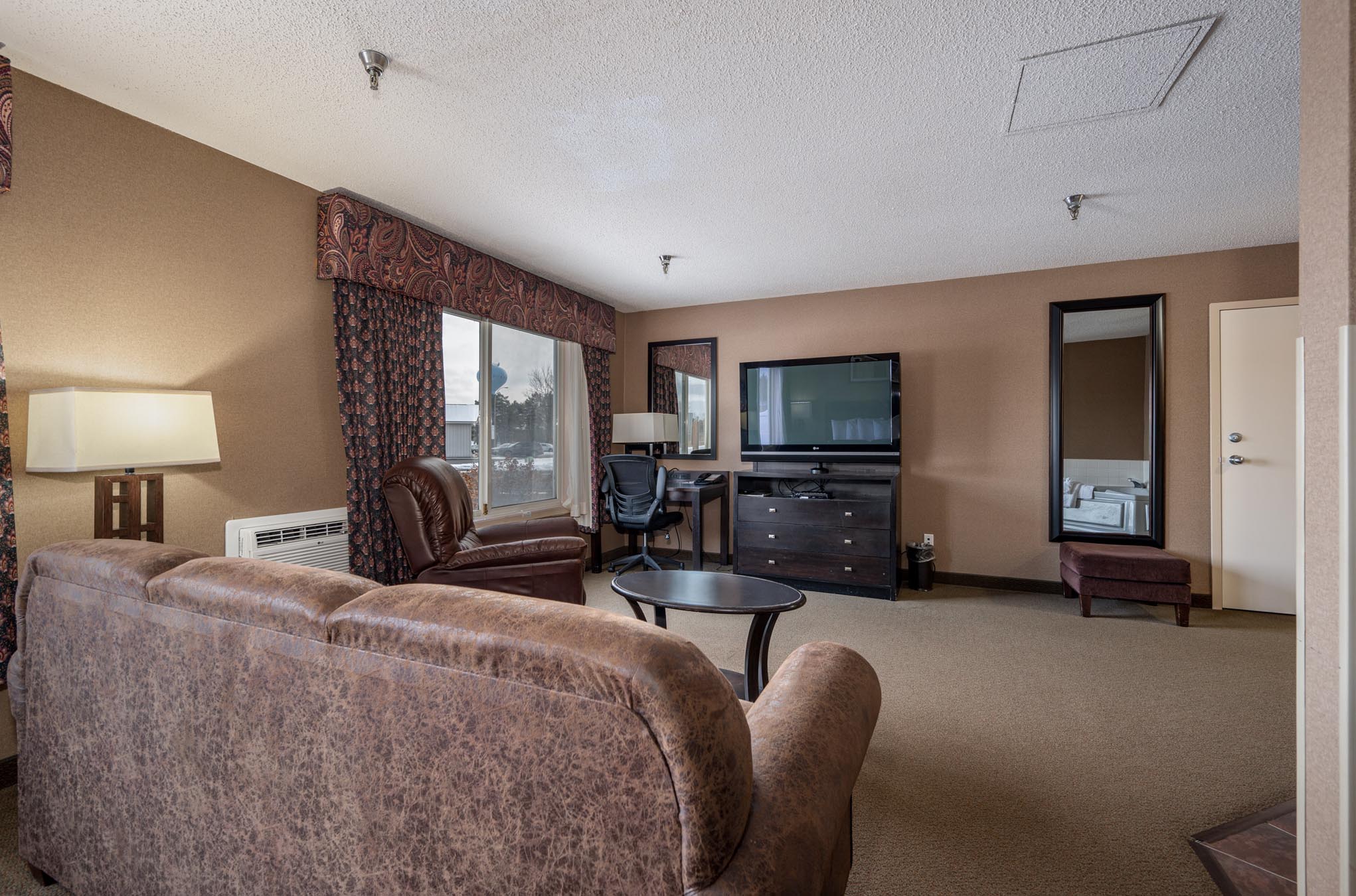 King Jacuzzi Suite guest room